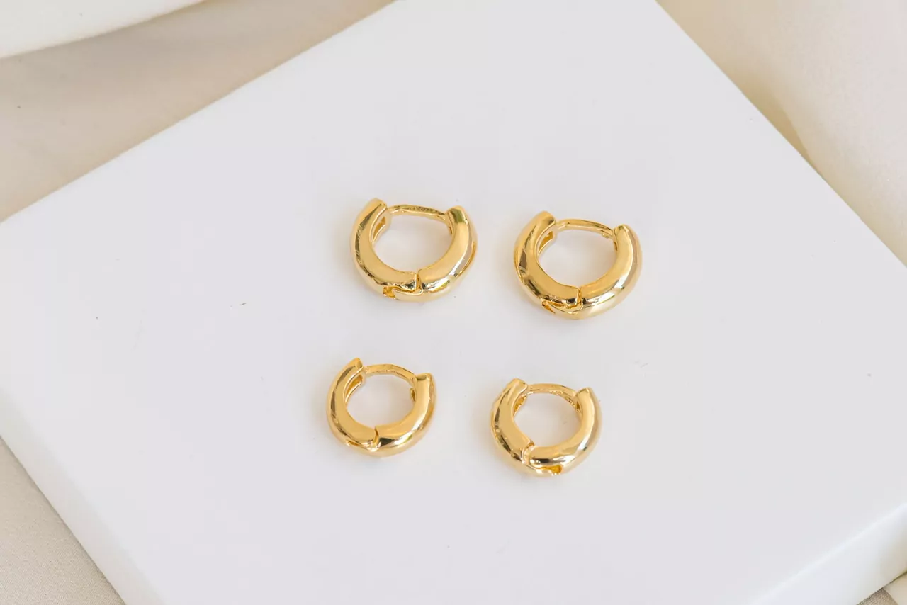 Brinco argolinha Cessi ouro - Imagem 4