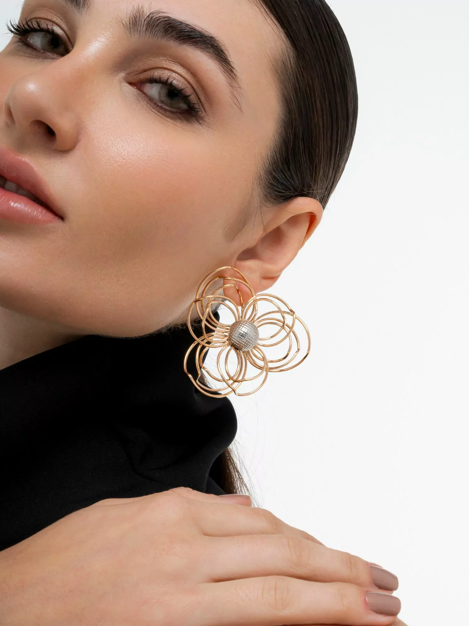 Brinco flor Carmina - Imagem 4